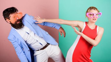 İlişkilerde sorunlar. V Office parti. En iyi dostlar. Yaz vaca