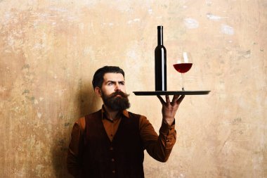 Servis ve ikram konsepti. Adam sakal ve bıyık