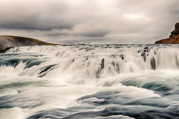 Víz fut le az Izlandi vízesés — Stock Fotó