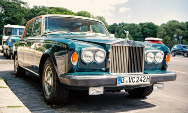 Özel lüks yeşil araba Rolls Royce Silver shadow II
