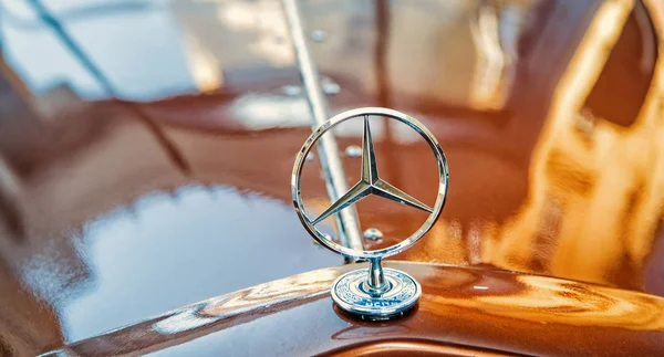 Mercedes Benz σύμβολο ή λογότυπο Close Up — Φωτογραφία Αρχείου