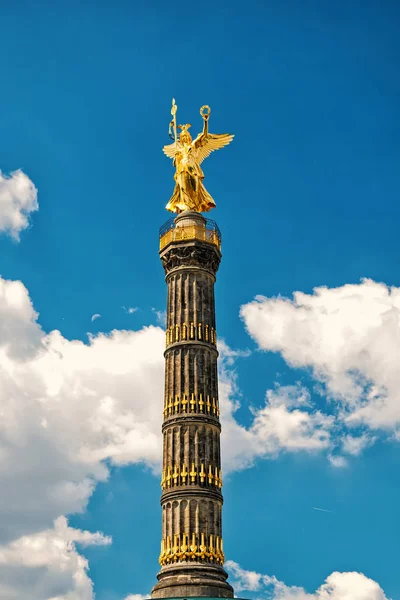 胜利纪念柱在柏林蒂尔加滕 — 图库照片