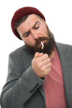 Olgun hippi sakallı. kötü alışkanlıkları ve bağımlılığı. adam beyaz izole Sigara İçilmeyen. Erkek kuaför bakım. Saç ve sakal bakım. Sakallı adam. bıyıklı acımasız beyaz hippi. Erkek moda