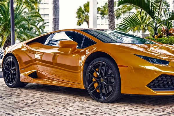 Orange luksusowy samochód sportowy Lamborghini Aventador — Zdjęcie stockowe