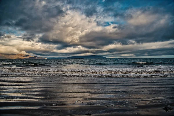 Moře nebo oceán vody vlny v Reykjavík, Island — Stock fotografie