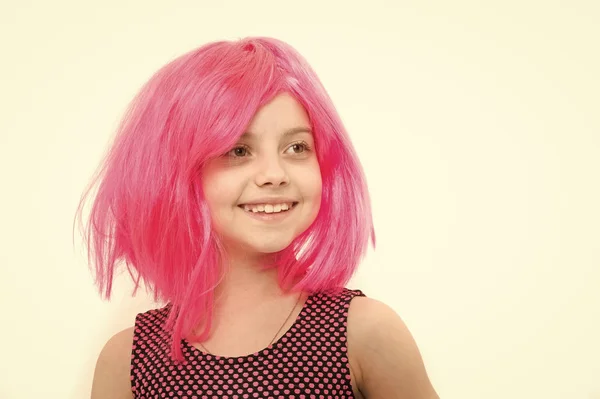 Meisje Gelukkig Glimlach Roze Pruik Haar Geïsoleerd Wit Kind Jeugd — Stockfoto