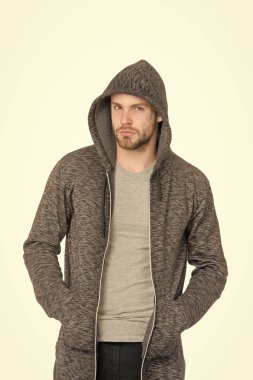 Sakal ve şık saç adam.