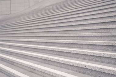 Paris, Fransa'da gri arka plan üzerine beton merdiven ile merdiven