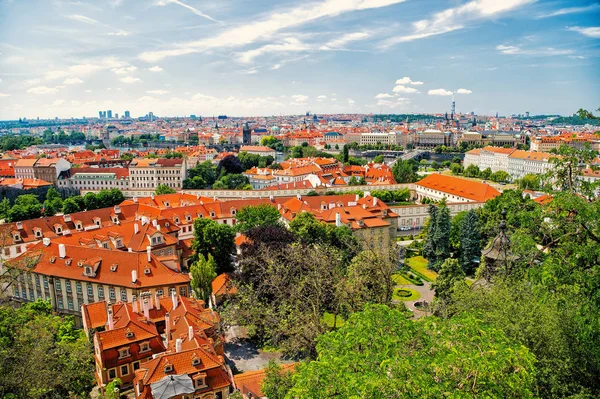 Panorama de Prague avec ciel bleu — Photo