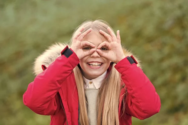 stock image Small girl make glasses with fingers