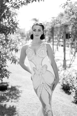 Kız kavramı. Makyaj ve saç modeli ile kız. Seksi kız gelinlik. Her kız bir prenses olabilir