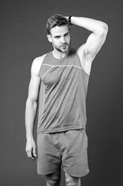 Sporcu eğitim hissediyorum hoş aroması sonra. Adamı kontrol koltukaltı kuru cilt. Ter azaltmak veya önlemek. Uygun terlemeyi önleyici ya da deodorant eğitim için seçin. Adam onun terlemeyi önleyici memnun
