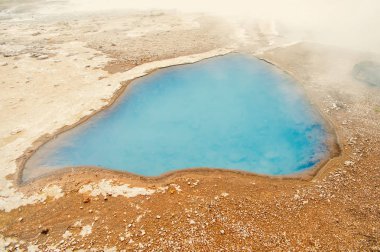 İzlanda'daki mavi su ile göl