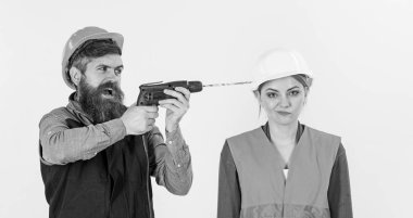 Sinir bozucu onarım kavramı. Yüz matkaplar kafa bağırarak ile adam