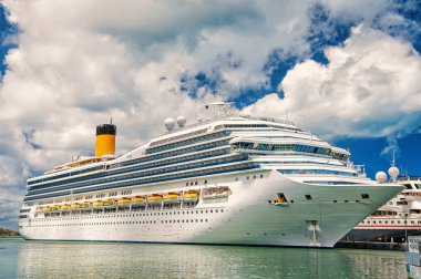 Cruise Gemi bağlantılı olarak Caribbeansea, st. Johns, Antigua