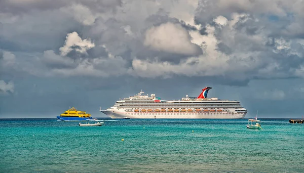 Luxus-Kreuzfahrtschiff — Stockfoto