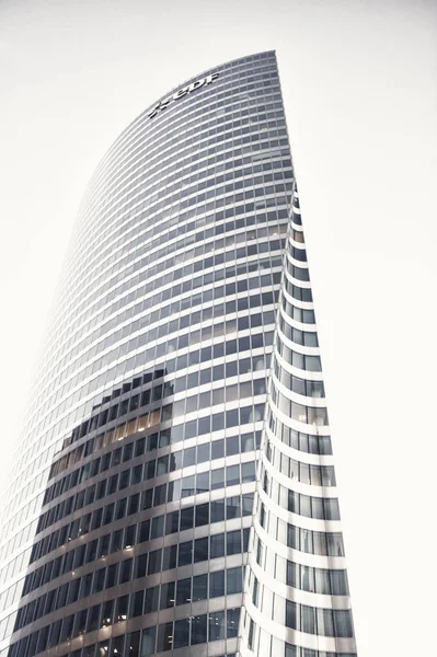 Felhőkarcoló üveg homlokzat, a la defense, Párizs — Stock Fotó
