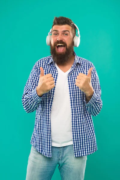 Happy man hipster listen to music. Mature hipster with beard. Bearded man. Hair and beard care. music. brutal caucasian hipster with moustache. Man in earphones. Young and brutal. perfect paly list — Stock Photo, Image