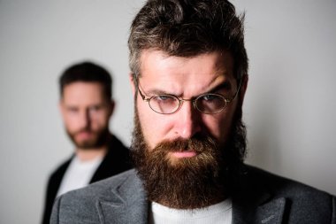 Akıllı görünüm için gözlük aksesuar. Akıllı göz atmak. Hipster stil ve moda. Hipster gözlük. Adam yakışıklı hipster giyim gözlük sakallı. Göz sağlığı ve görme. Optik ve vizyon kavramı