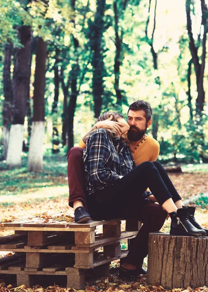 Autumn time and love concept. Woman and man — Stock Photo, Image