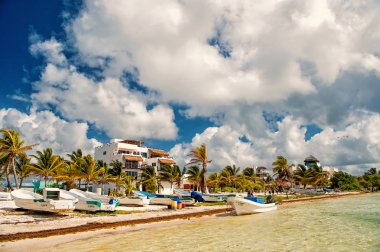 Deniz plaj beyaz kum, Costa Maya, Meksika gemilerde ile