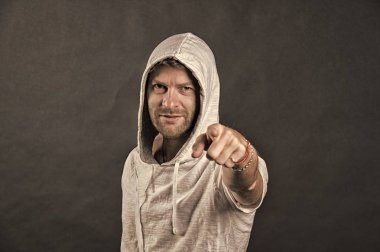 Sporcu hoodie tshirt sakallı yüzü ile