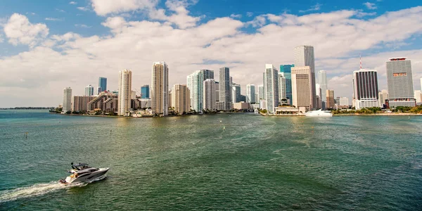 Miami skyline wolkenkrabber — Stockfoto