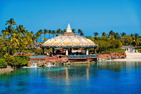 Lagoon bar under aquatic dome ceiling in Nassau, Bahamas — Stock Photo, Image