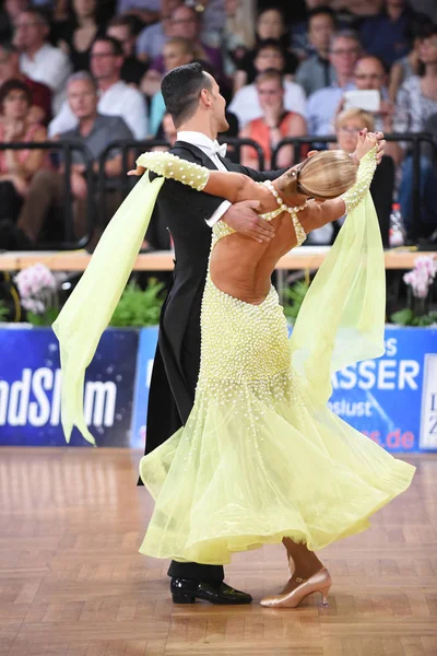 Stuttgart Alemania Agosto 2015 Una Pareja Baile Identificada Pose Baile — Foto de Stock