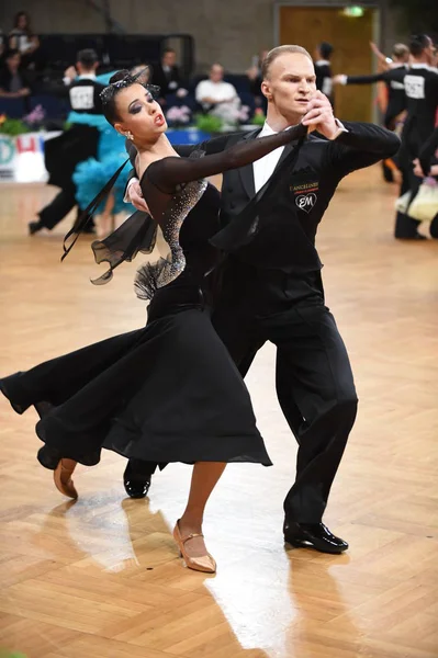 Stuttgart Alemania Agosto 2015 Una Pareja Baile Identificada Pose Baile —  Fotos de Stock