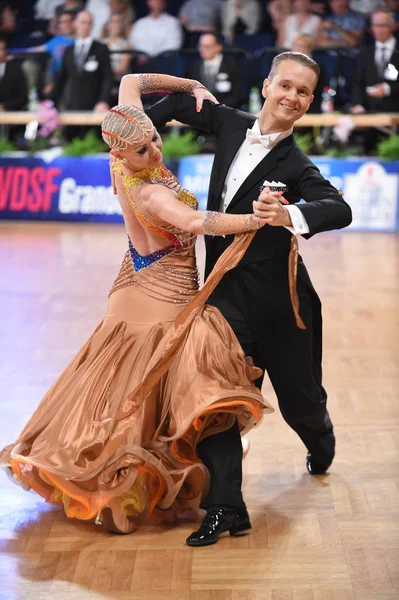 Stuttgart Alemanha Agosto 2015 Casal Dança Não Identificado Uma Pose — Fotografia de Stock