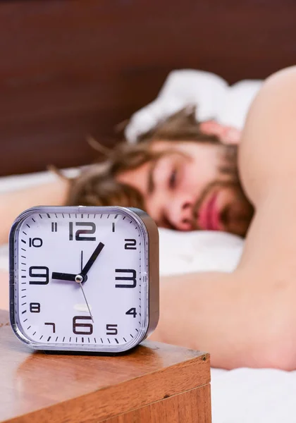 Man feeling back ache in the bed after sleeping. Stretch after wake up in the morning. Portrait of a man sleeping in the bed at home. — Stock Photo, Image