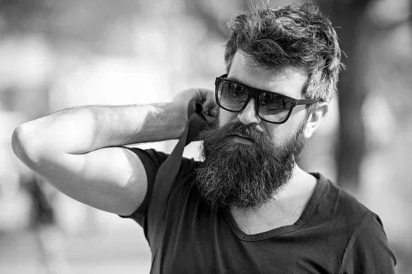 Homem Hipster Com Barba Elegante Bigode Andando Cidade Retrato Close — Fotografia de Stock