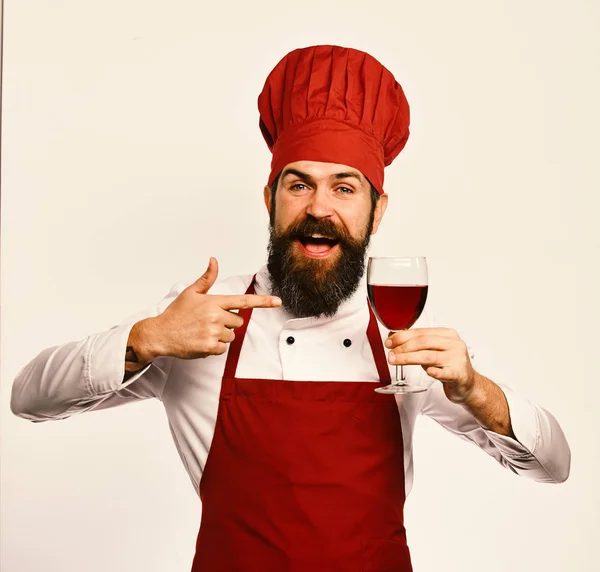 Professional vin provsmakning koncept. Mannen med skägg — Stockfoto