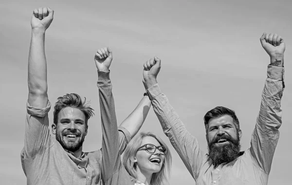 Company happy colleagues office workers enjoy freedom friday evening, sky background. Employees enjoy feeling of freedom. Men with beard in formal wear and girl finished working week. Freedom concept — Stock Photo, Image