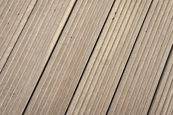 Piso de tablas grises en reykjavik, iceland. Textura suelo madera al aire libre. Superficie de madera sobre fondo de madera. Fondo del suelo con nadie. cubierta y tablón — Foto de Stock