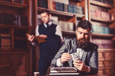 Yazma ve ücretleri kavramı. Yazar ya da katı yüz ile yazar