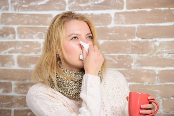 Runny nose and other symptoms of cold. Drinking plenty fluid important for ensuring speedy recovery from cold. Cold and flu remedies. Drink more liquid get rid of cold. Girl hold tea mug and tissue — Stock Photo, Image