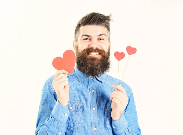 Bonito barba homem com namorados corações em mãos isoladas no branco backgroun — Fotografia de Stock