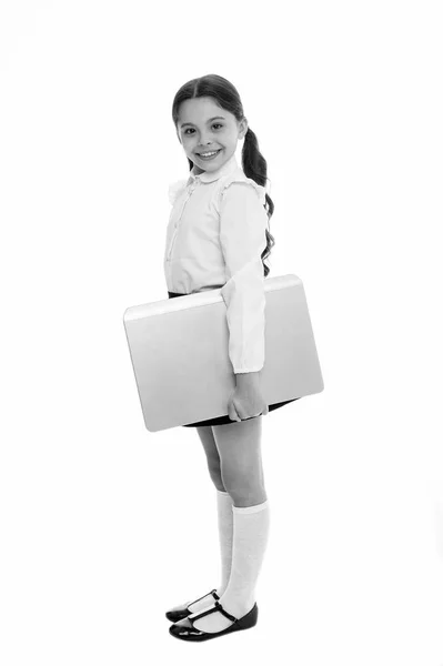 Dijital teknolojileri inceleyin. Liseli kız izole edilmiş beyazlar için dizüstü bilgisayar taşıyor. Çocuk ders için dizüstü bilgisayar taşıyor. Dijital ekipman konsepti. Eğitim ve dijital teknoloji. Modern nesil bilgisi — Stok fotoğraf