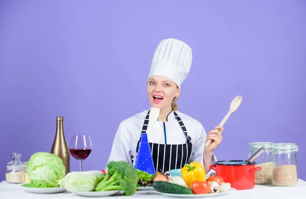 Matlagning Hälsosam Mat Flicka Hatt Och Förkläde Kvinna Kock Matlagning — Stockfoto