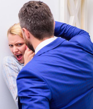 İşyeri zorbalık konsepti. Menajer çatışması. Ben de sosyal hareket..