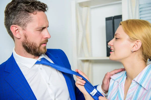 Yönetmen kandırmaya. Sekreter patron cinsel dikkat. Ofis ve cinsel davranış. Kadın tutun kravat mans. Kız baştan meslektaşım. İşyerinde cinsel taciz. İşgücü cinsel taciz