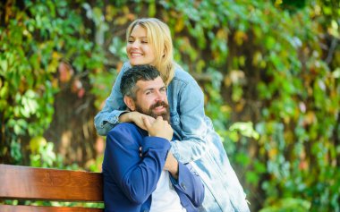 Kaç aşk romantik tarih doğa park arka plan içinde. Büyük tarih ipuçları. İlişkiler romantik duygular seviyorum. Romantik kavramı. Adam dur kız. Onun için sürpriz. Park romantik tarih için en iyi yer