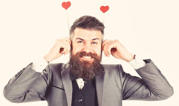 Gek van liefde concept. Hipster met baard en lachende gezicht is gek van liefde — Stockfoto