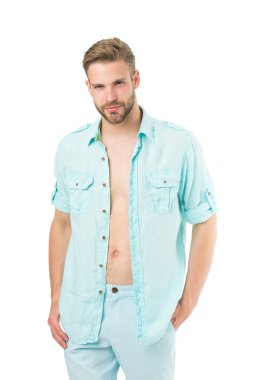 Rahat bir tarz. Taze gömlek konsepti. Tarz ilhamı ve tavsiye. Sıradan bir kıyafet. Tarzına güveniyor. Hangi erkek ilk buluşmayı giymeli? Sakallı maço, randevu için kıyafet hazırla.