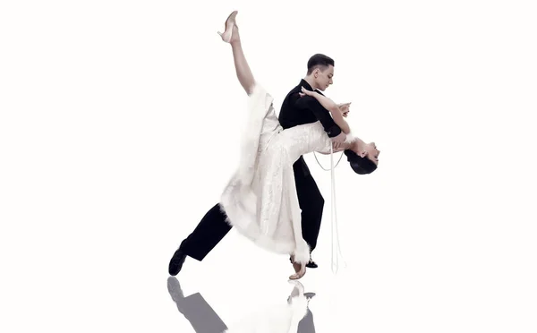 Dança salão casal em uma dança pose isolado no fundo branco — Fotografia de Stock