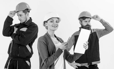 Mimarlar takımı, kadın yöneticiyle inşaatçılar.,