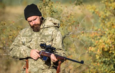 Sakallı adam avcısı. Askeri üniforma. Ordu Kuvvetleri. Kamuflaj. Avcılık beceri ve silah donanımları. Nasıl av hobi içine bırakılır. İnsan avcısı tüfek tabanca ile. Boot camp. Adam av doğa ortam