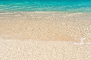Güzel deniz manzarası üzerinde Karayip Denizi sahil şeridi, Antigua